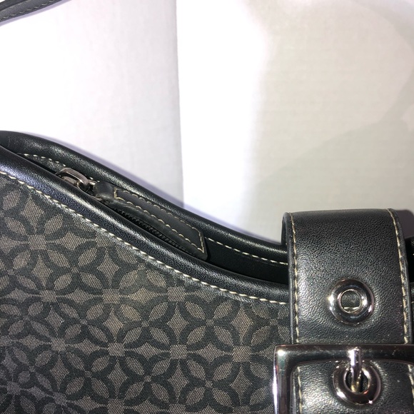 Relic Hobo Style Big Buckle Purse - Picture 5 of 13